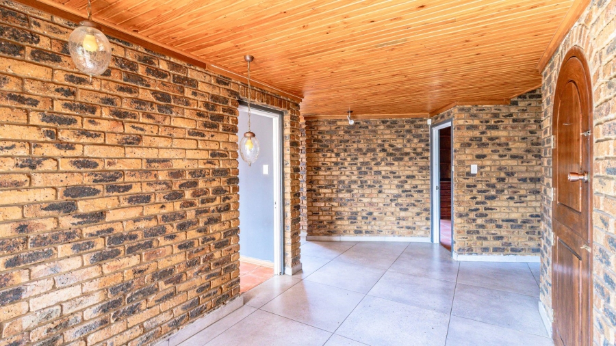 7 Bedroom Property for Sale in Marlbank Gauteng