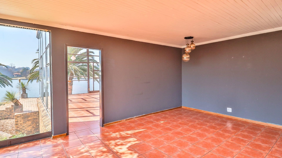 7 Bedroom Property for Sale in Marlbank Gauteng