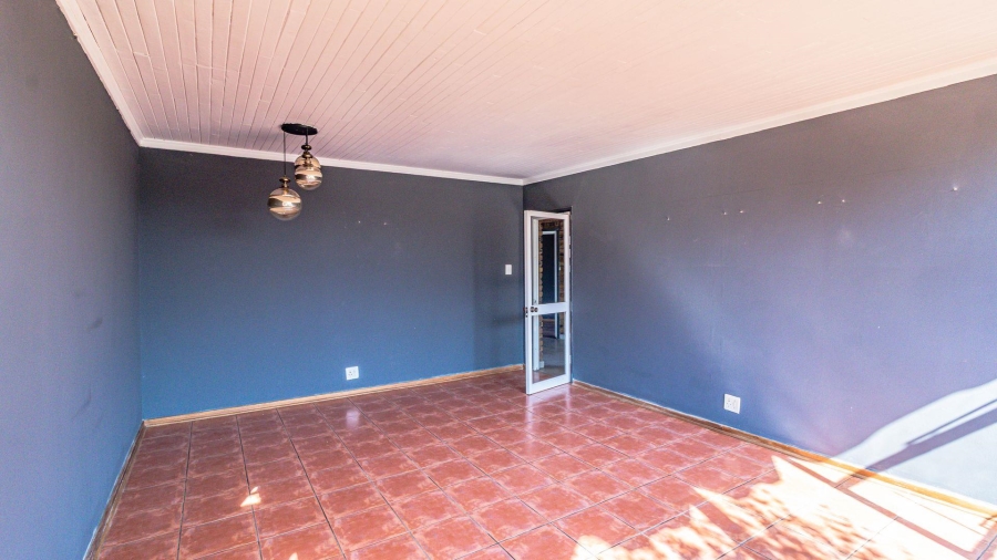 7 Bedroom Property for Sale in Marlbank Gauteng