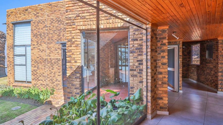 7 Bedroom Property for Sale in Marlbank Gauteng
