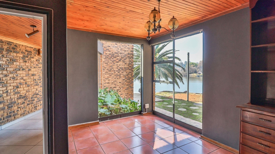 7 Bedroom Property for Sale in Marlbank Gauteng