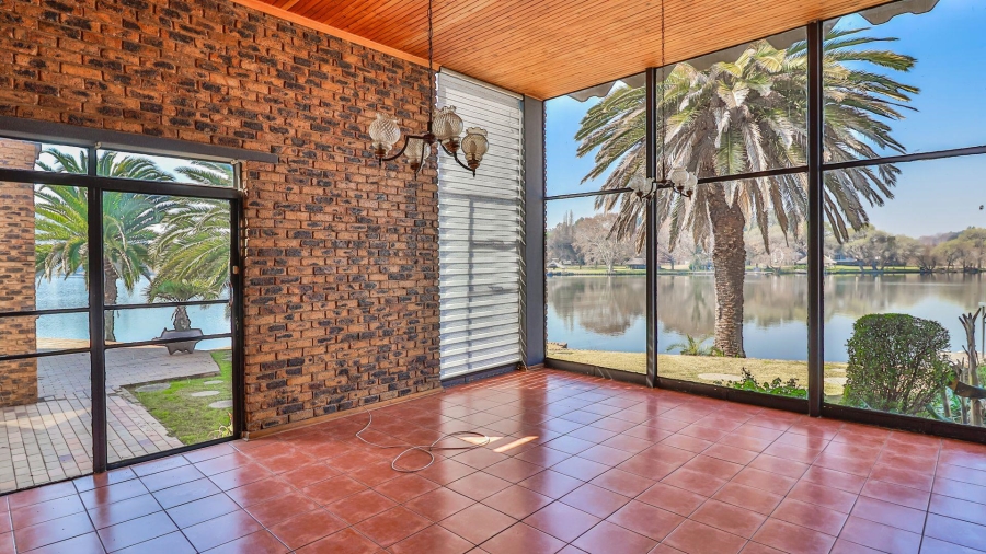 7 Bedroom Property for Sale in Marlbank Gauteng