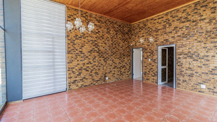 7 Bedroom Property for Sale in Marlbank Gauteng