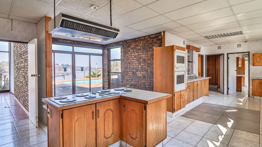 7 Bedroom Property for Sale in Marlbank Gauteng