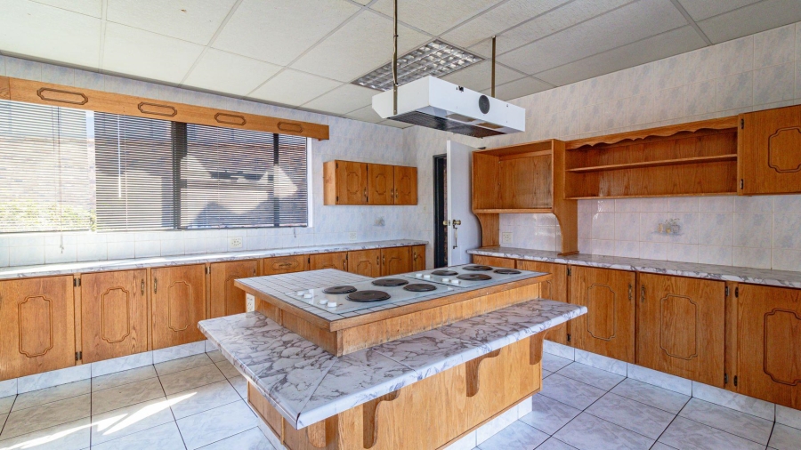 7 Bedroom Property for Sale in Marlbank Gauteng