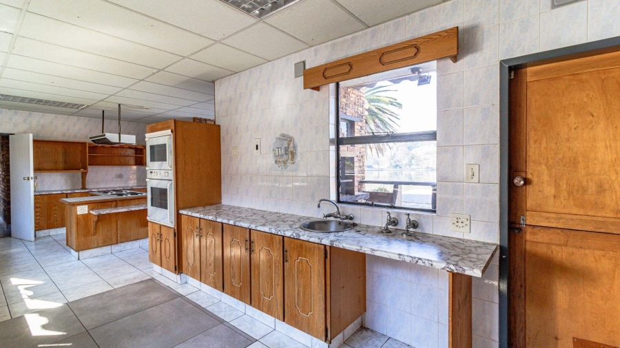 7 Bedroom Property for Sale in Marlbank Gauteng