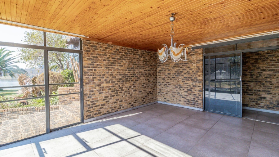 7 Bedroom Property for Sale in Marlbank Gauteng