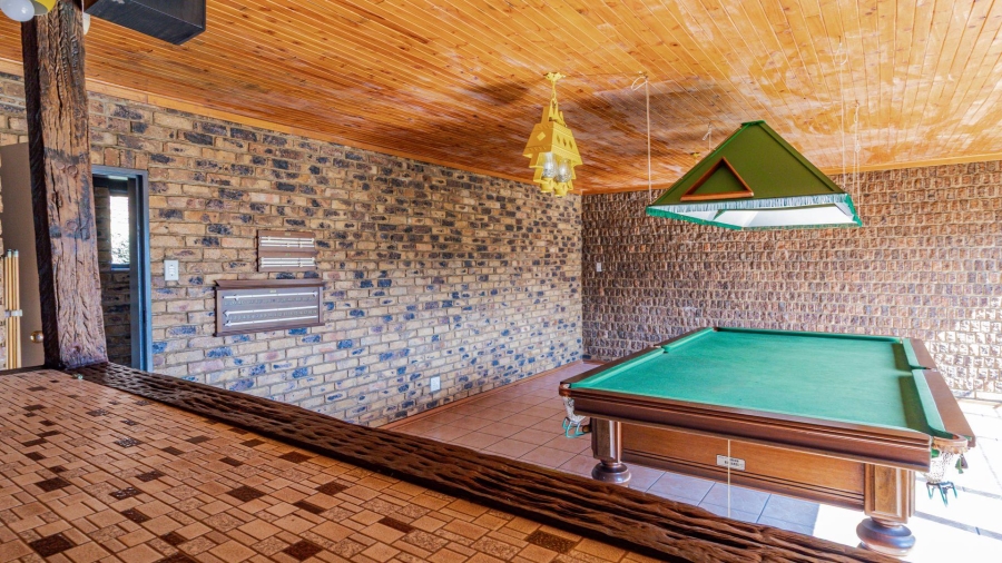 7 Bedroom Property for Sale in Marlbank Gauteng