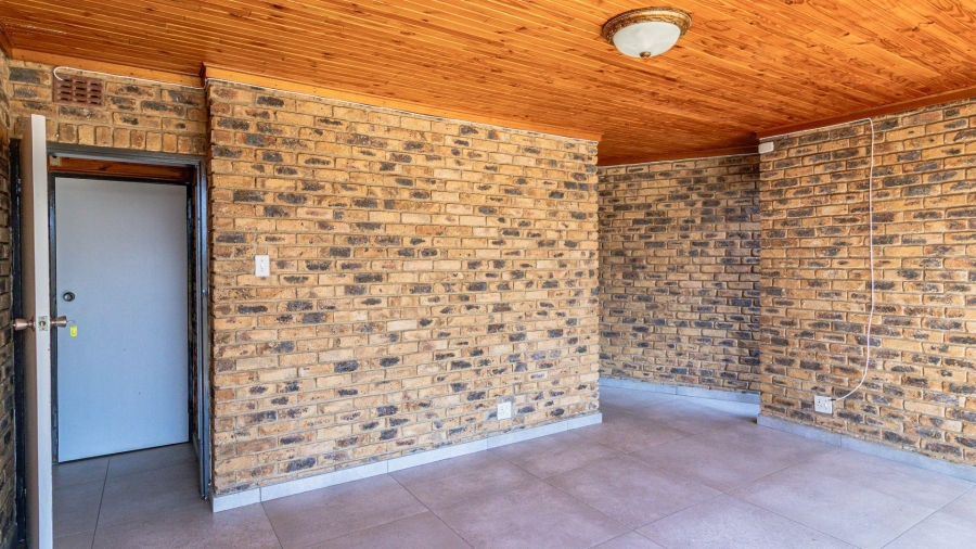 7 Bedroom Property for Sale in Marlbank Gauteng
