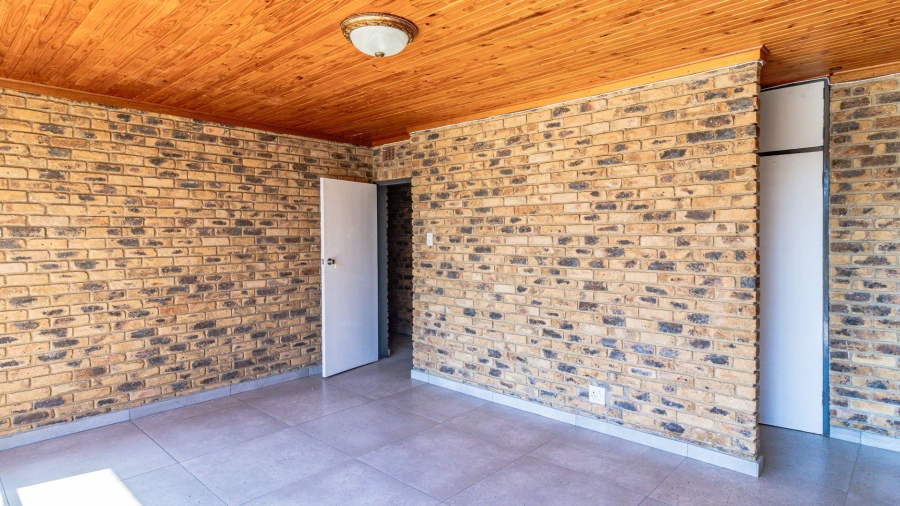 7 Bedroom Property for Sale in Marlbank Gauteng