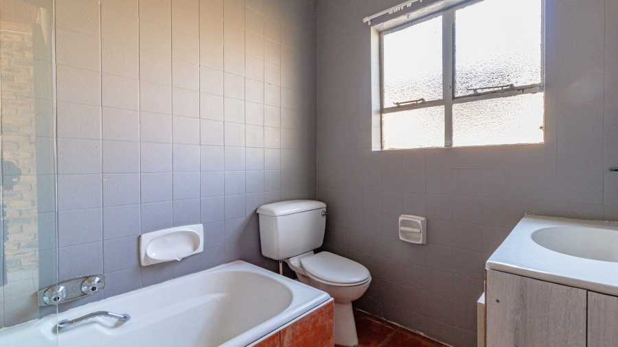 7 Bedroom Property for Sale in Marlbank Gauteng