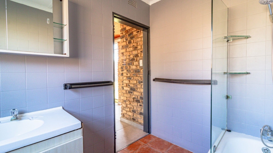 7 Bedroom Property for Sale in Marlbank Gauteng