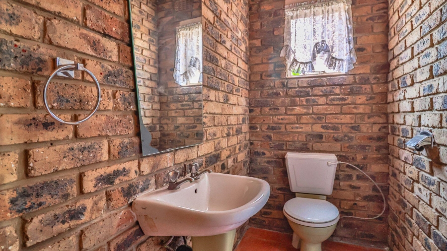 7 Bedroom Property for Sale in Marlbank Gauteng