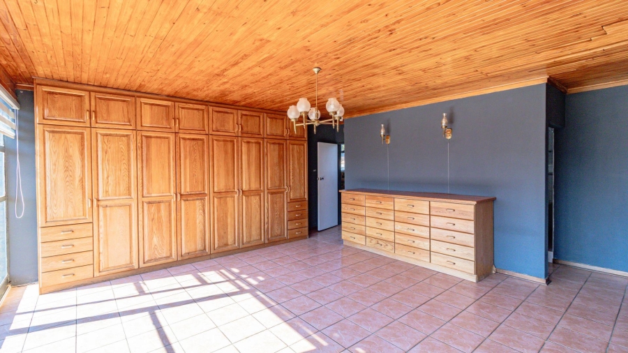 7 Bedroom Property for Sale in Marlbank Gauteng