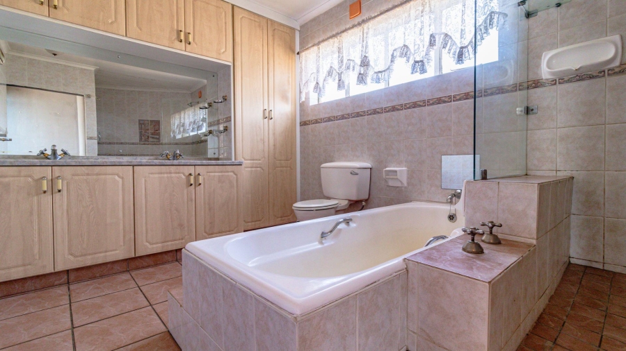 7 Bedroom Property for Sale in Marlbank Gauteng