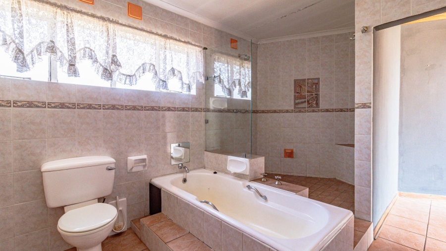 7 Bedroom Property for Sale in Marlbank Gauteng