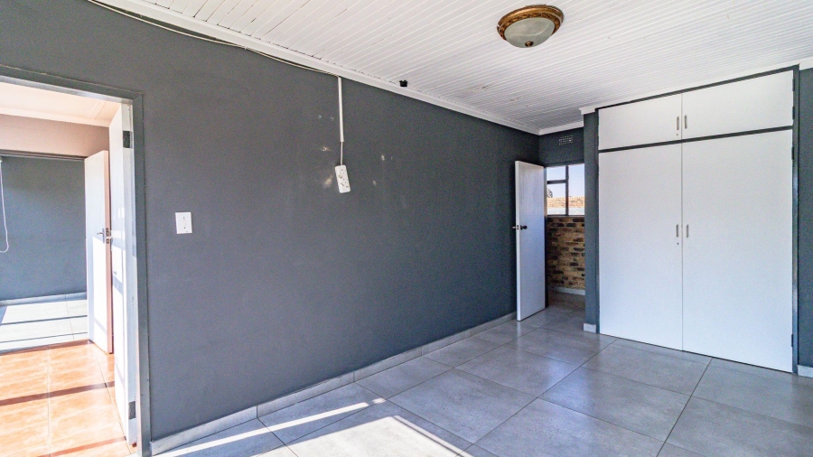 7 Bedroom Property for Sale in Marlbank Gauteng