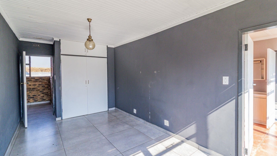 7 Bedroom Property for Sale in Marlbank Gauteng