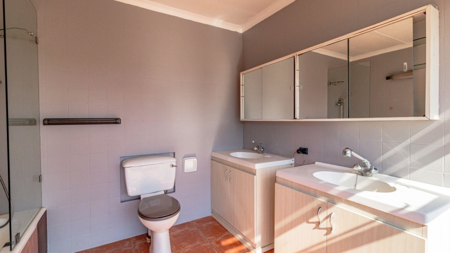 7 Bedroom Property for Sale in Marlbank Gauteng