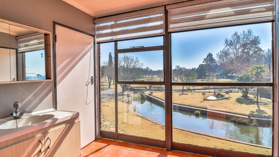7 Bedroom Property for Sale in Marlbank Gauteng