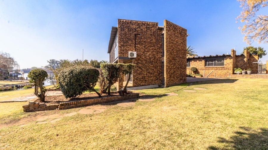 7 Bedroom Property for Sale in Marlbank Gauteng