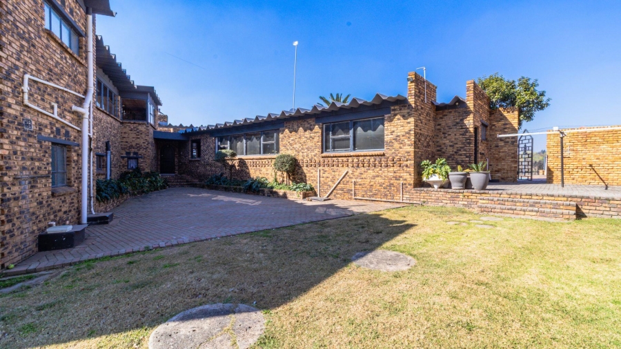 7 Bedroom Property for Sale in Marlbank Gauteng