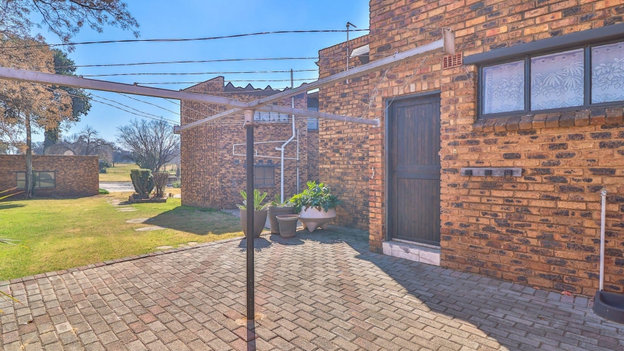 7 Bedroom Property for Sale in Marlbank Gauteng