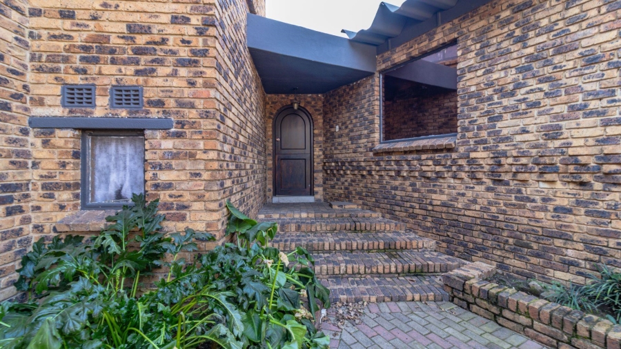 7 Bedroom Property for Sale in Marlbank Gauteng