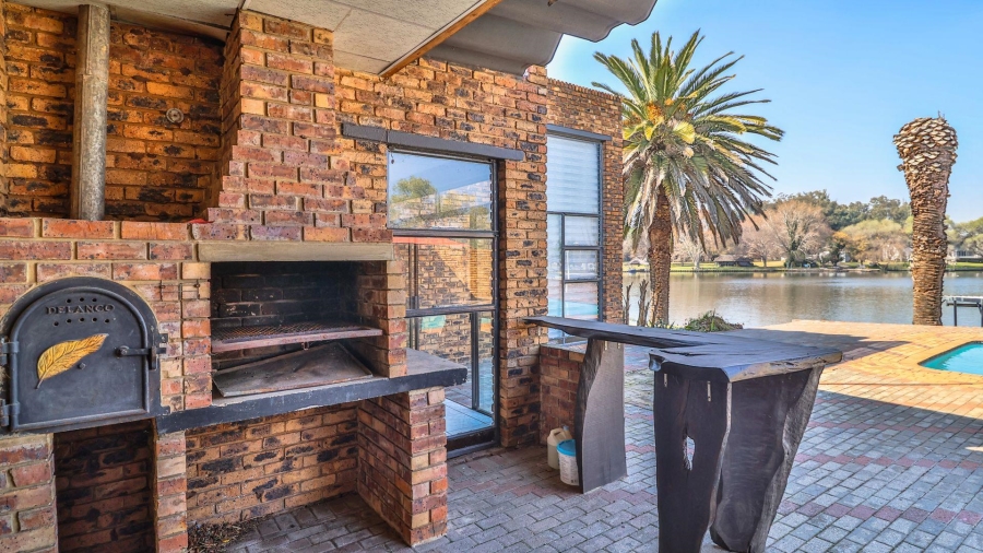 7 Bedroom Property for Sale in Marlbank Gauteng