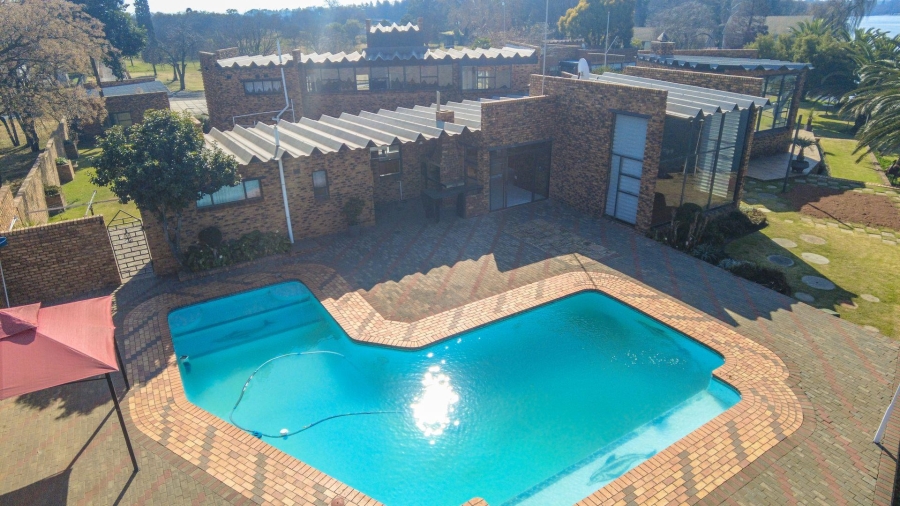 7 Bedroom Property for Sale in Marlbank Gauteng