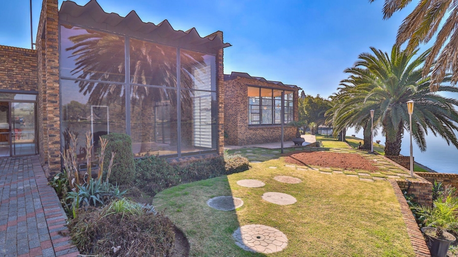 7 Bedroom Property for Sale in Marlbank Gauteng