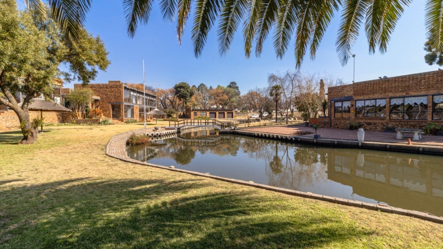 7 Bedroom Property for Sale in Marlbank Gauteng