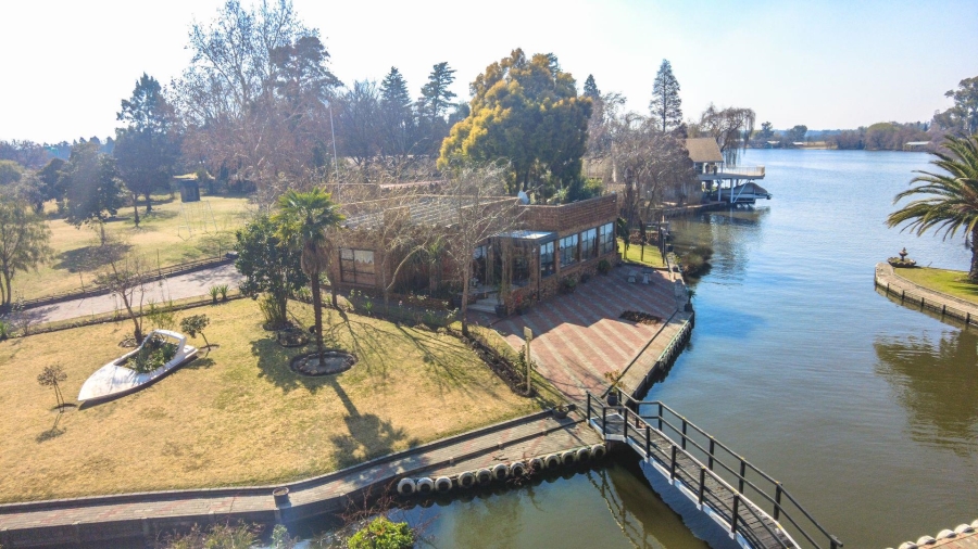 7 Bedroom Property for Sale in Marlbank Gauteng