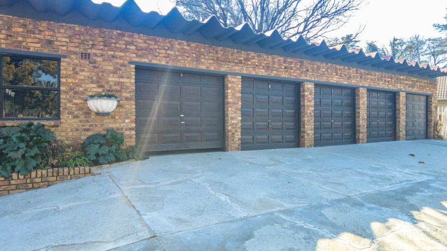 7 Bedroom Property for Sale in Marlbank Gauteng