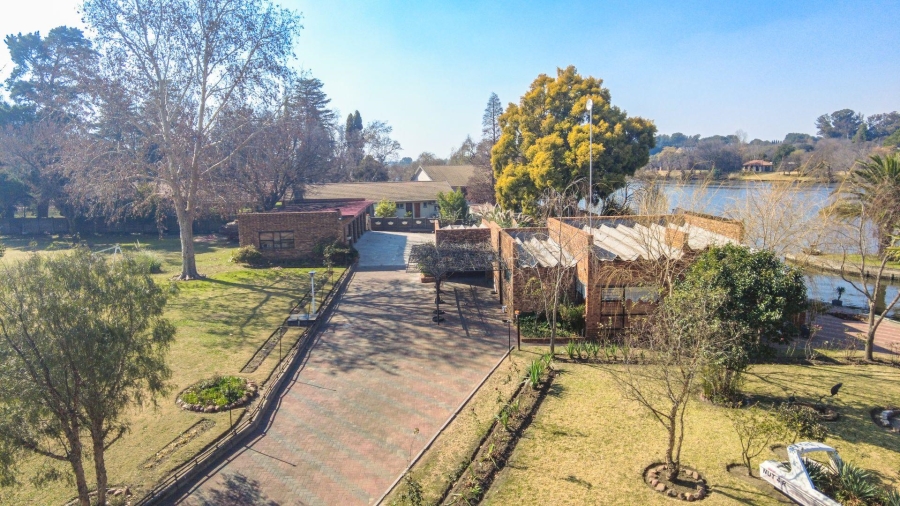 7 Bedroom Property for Sale in Marlbank Gauteng