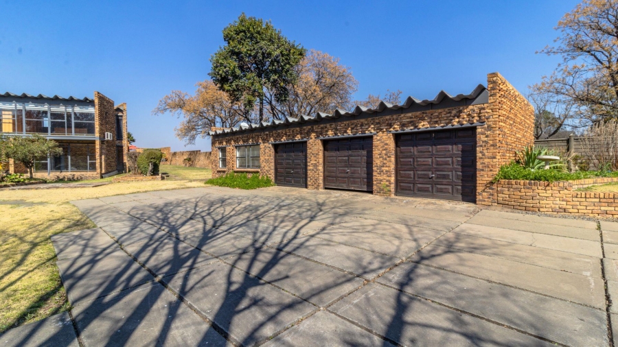 7 Bedroom Property for Sale in Marlbank Gauteng
