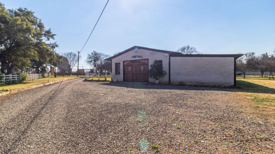 7 Bedroom Property for Sale in Marlbank Gauteng