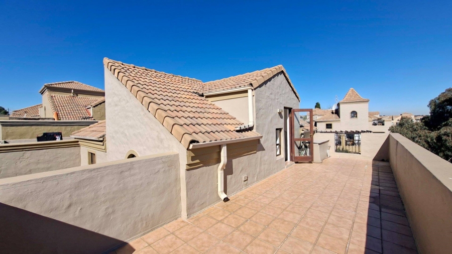 To Let 2 Bedroom Property for Rent in Lonehill Gauteng
