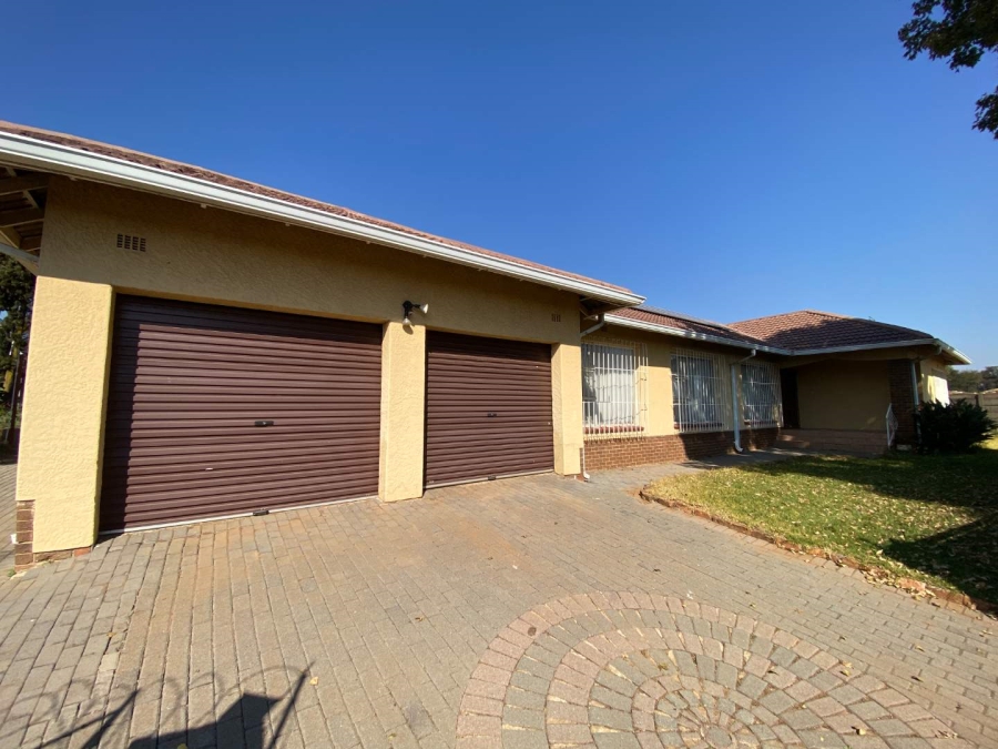 3 Bedroom Property for Sale in Glenvista Gauteng