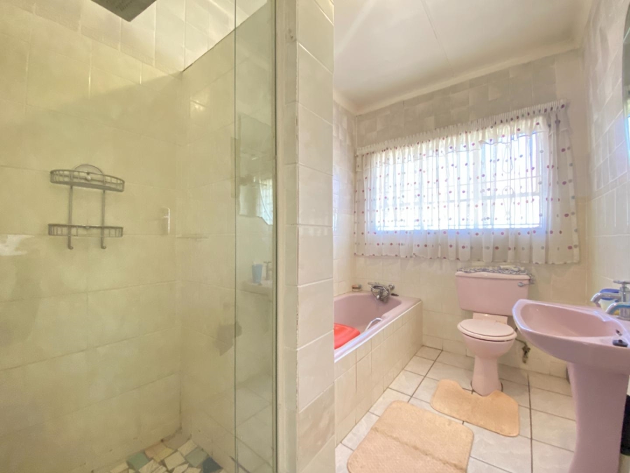 3 Bedroom Property for Sale in Glenvista Gauteng