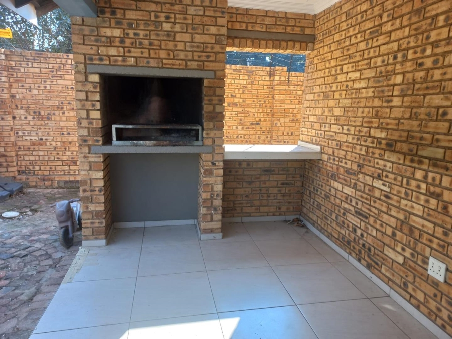 3 Bedroom Property for Sale in Brackenhurst Gauteng