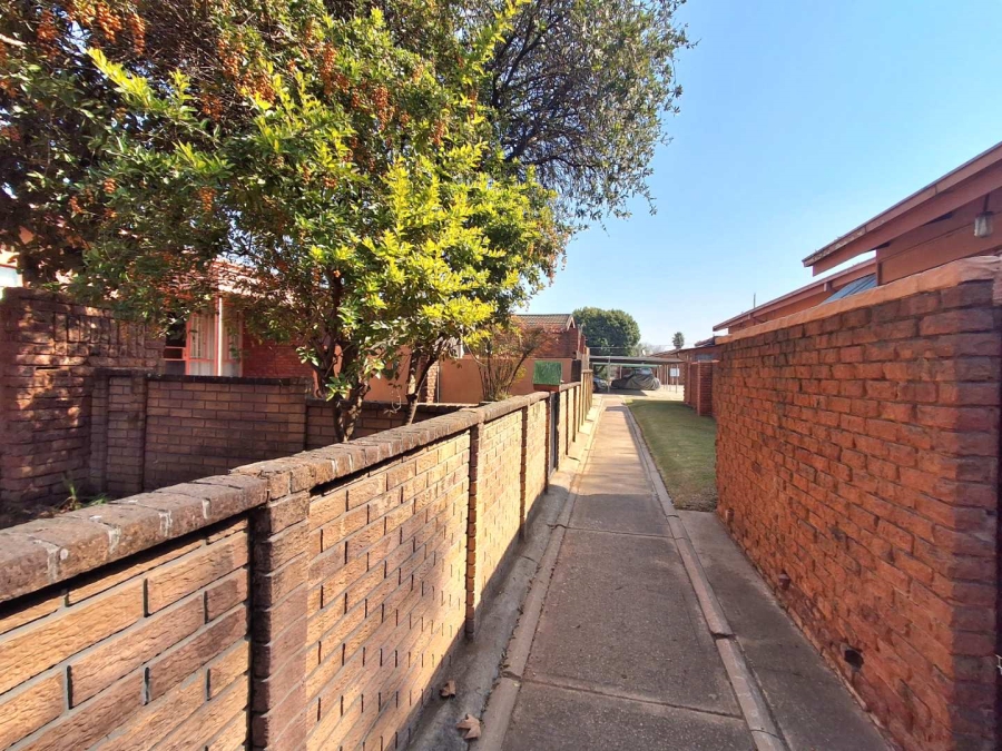 2 Bedroom Property for Sale in Hermanstad Gauteng