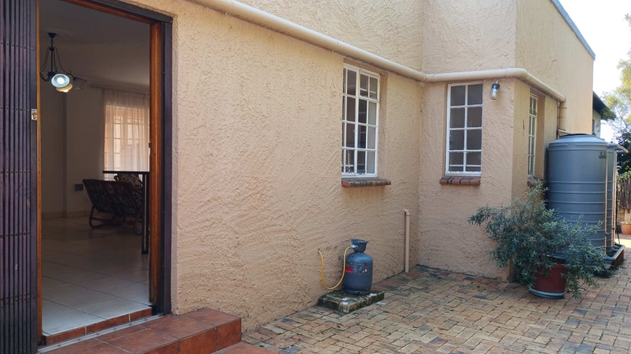 To Let 1 Bedroom Property for Rent in Paulshof Gauteng