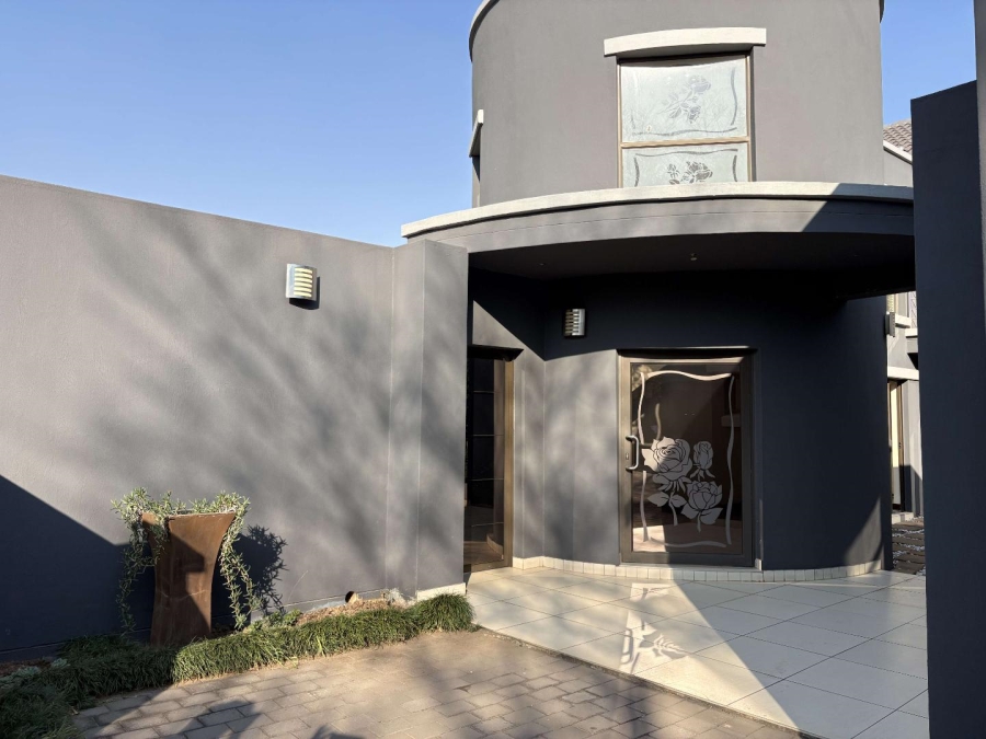 5 Bedroom Property for Sale in Midlands Estate Gauteng