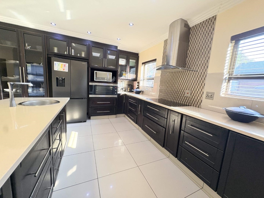 5 Bedroom Property for Sale in Midlands Estate Gauteng