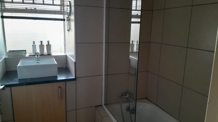 2 Bedroom Property for Sale in Waverley Gauteng