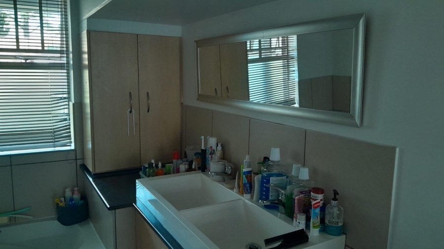 2 Bedroom Property for Sale in Waverley Gauteng
