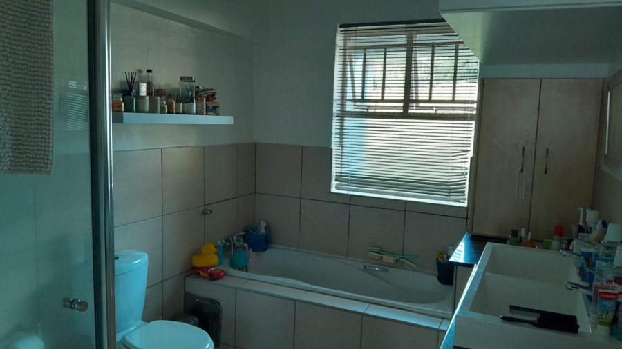 2 Bedroom Property for Sale in Waverley Gauteng
