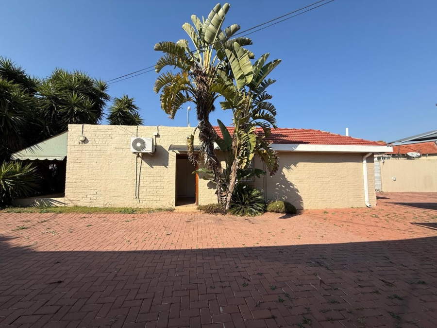 To Let Commercial Property for Rent in Greenside Gauteng