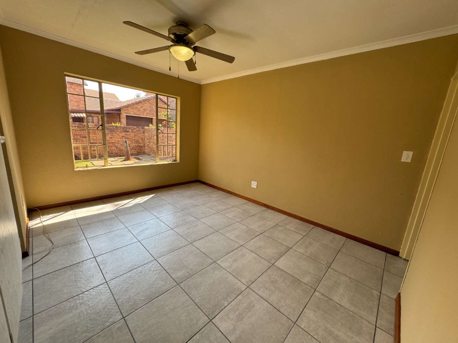 To Let 3 Bedroom Property for Rent in Weltevreden Park Gauteng